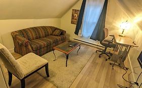 Cozy Downtown One Bedroom Free Parking